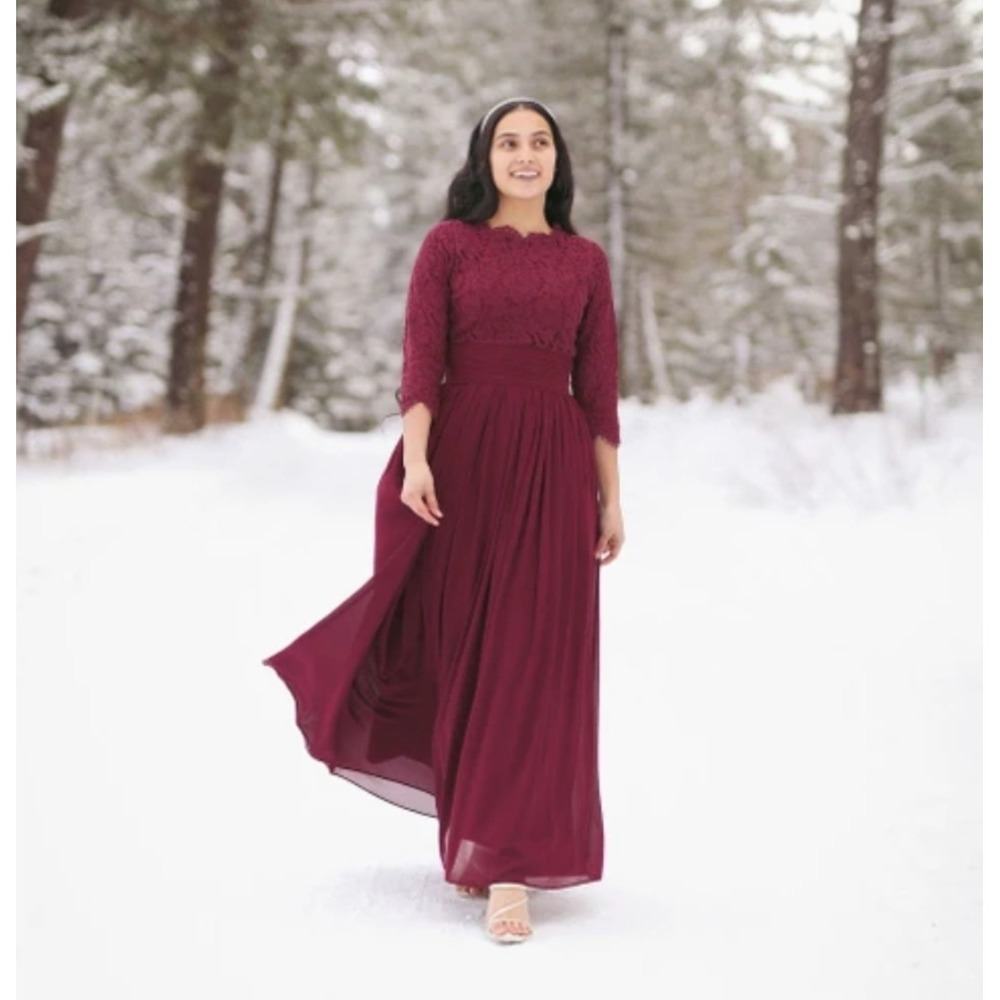 Dainty Jewells Exquisite English Manor Lace Bodice Modest Maxi Dress in Burgundy